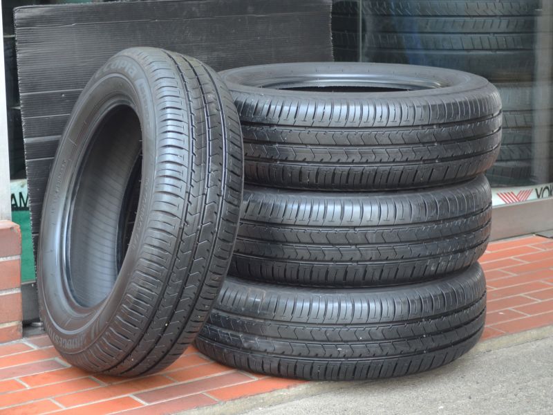 ブリヂストン エコピア NH100C 175/65R15 84H 2019~18年製 中古タイヤ4本セット