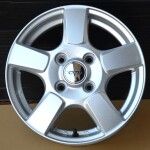 13インチ ブリヂストン CVW 01 中古ホイール4本セット